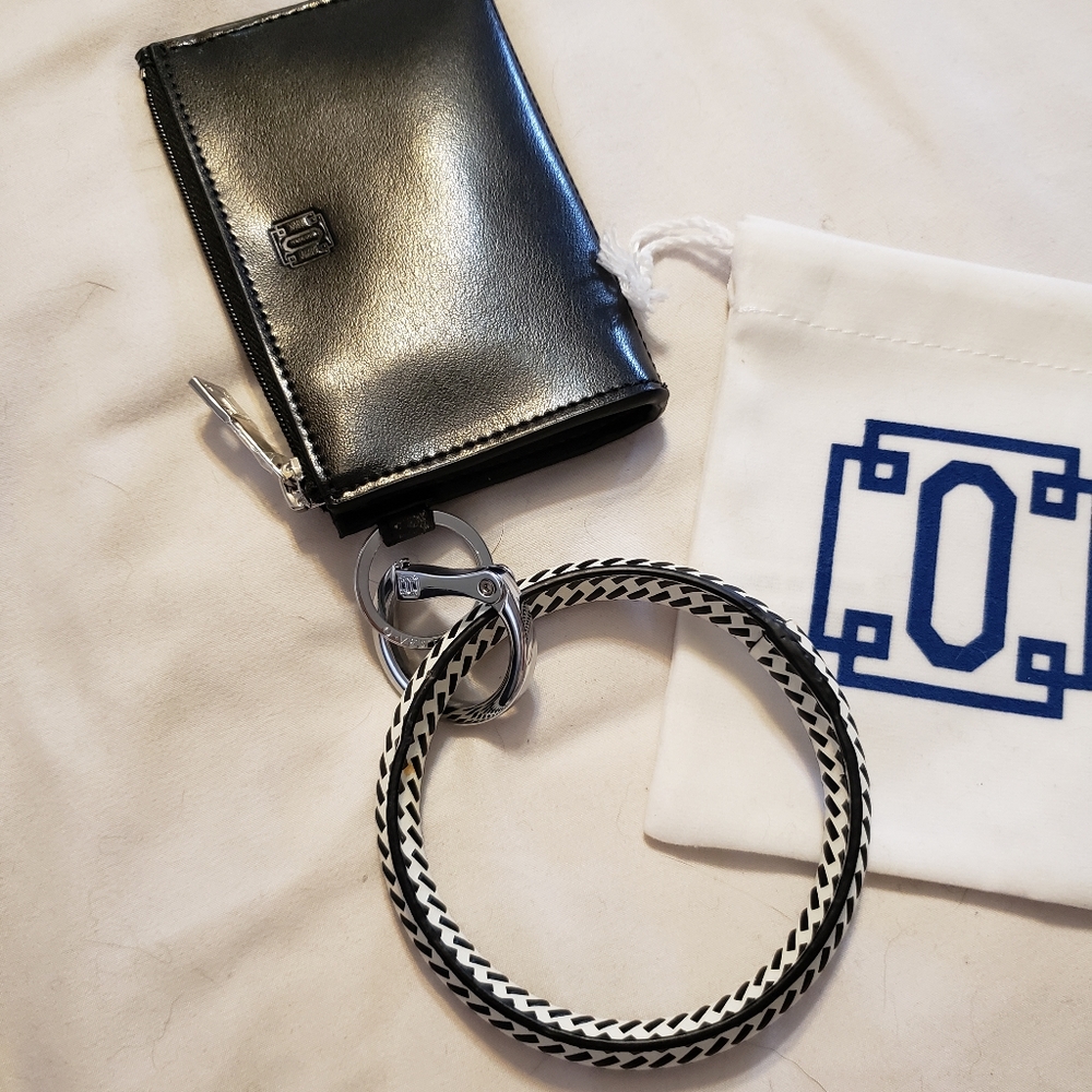 Authentic Oventure Ring and Card Case